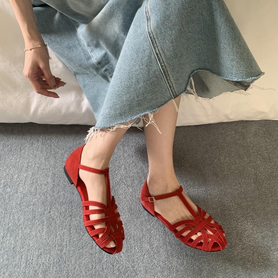 Mori Damen gewebte hohle Flachboden-Tasche Kopf-Sandalen Damen Sommer neu böhmisch Ein-Wort-Riemen Römerschuhe echtes Leder