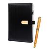 Geschenkset: Schwarzes, elegantes A5-Notizbuch mit Linien und ein Stift mit schwarzer Mine - Peterson