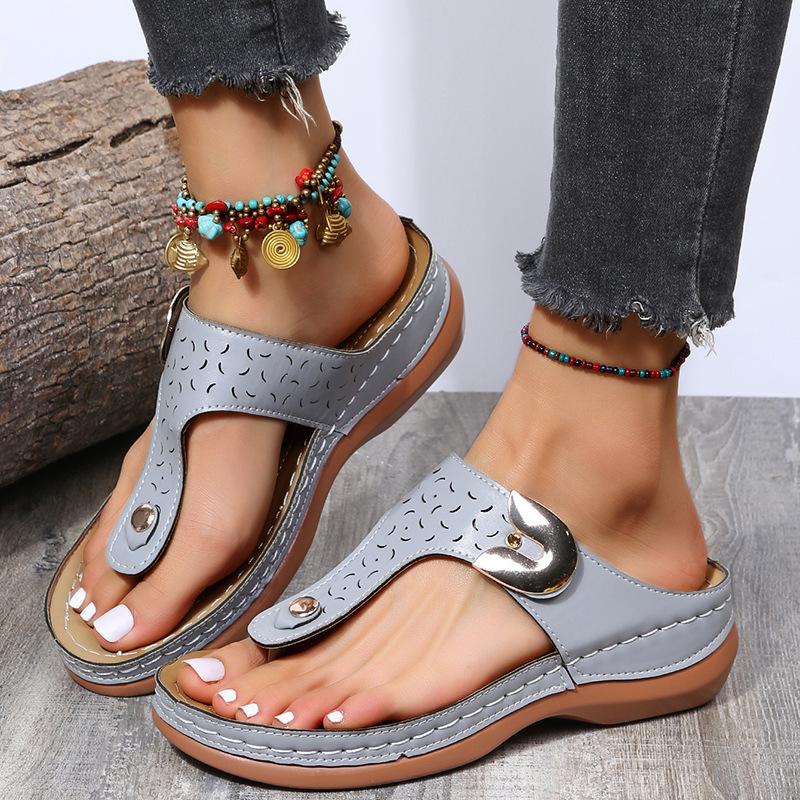 New Large-size Slippers for Women, Autumn and Summer European and American Trends, Slope Heels, Toes, Beach Shoes, Slippers for Women