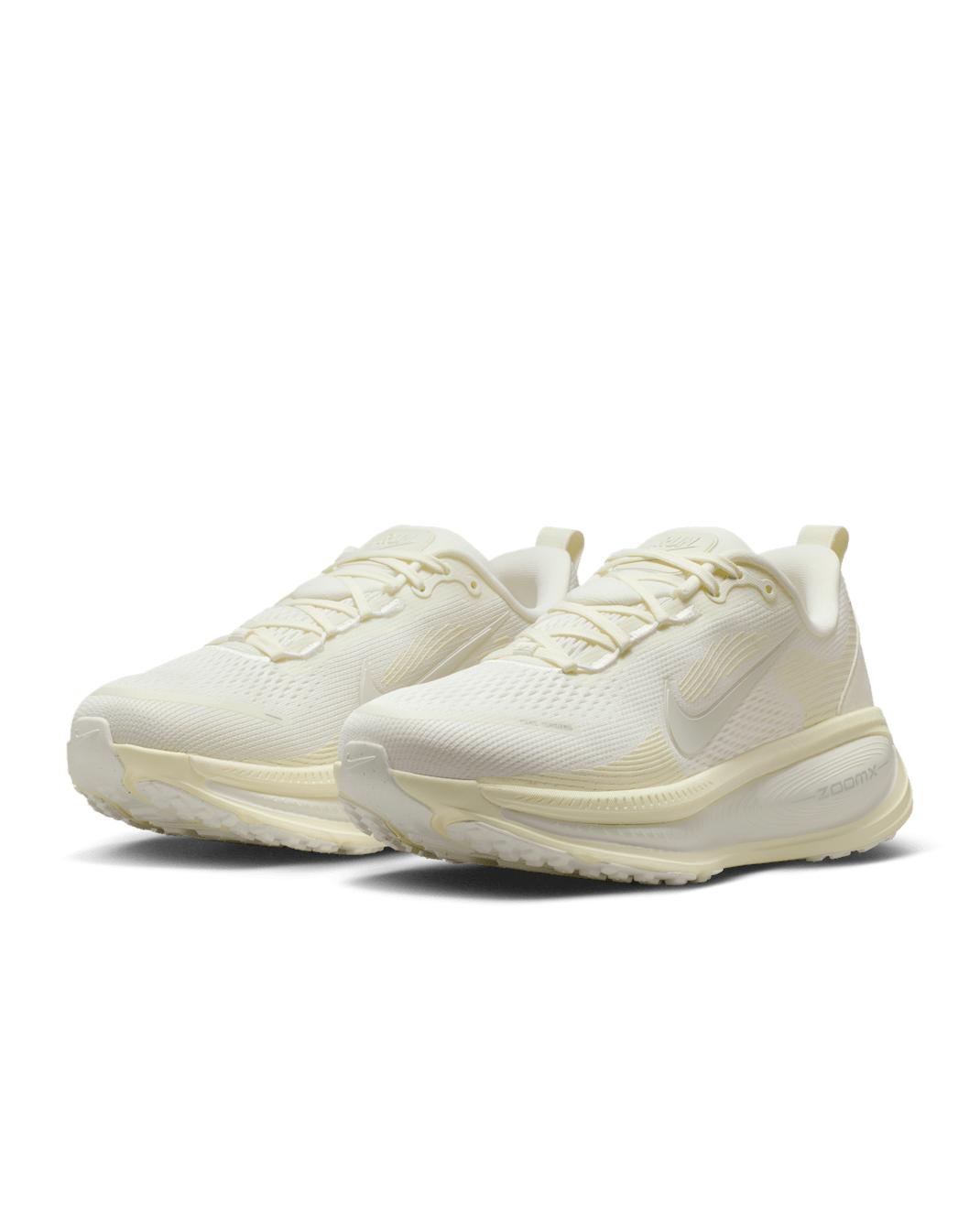 HM6804-110 Nike Vomero 18 Sail Coconut Milk White Summit White (Women s) 7W