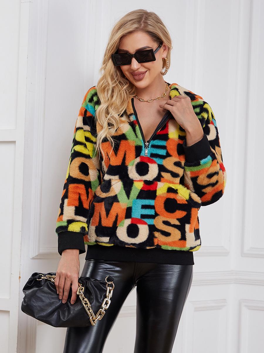 

2023 Европейское и американское женское красочное пальто с капюшоном из искусственного меха с буквенным дизайном S