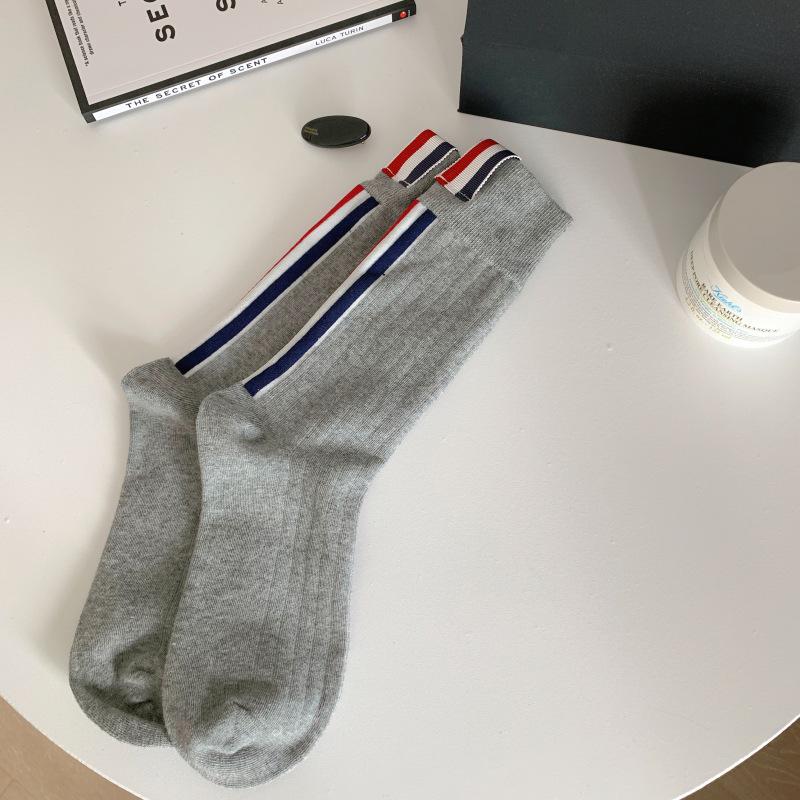 

Korean Trendy Mid-Calf Striped Socks with European Heel Fabric, Unisex JK Style One Size серый