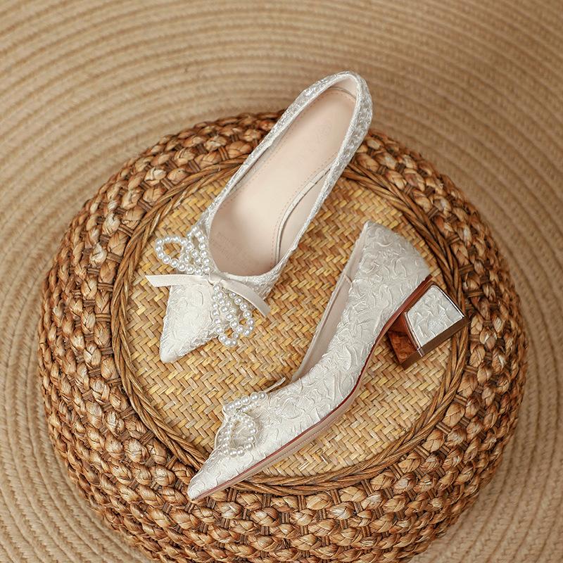 Medium heel single shoes square heel 2025 new spring and autumn women's shoes pointed head pearl bow black temperament high heels thick heel