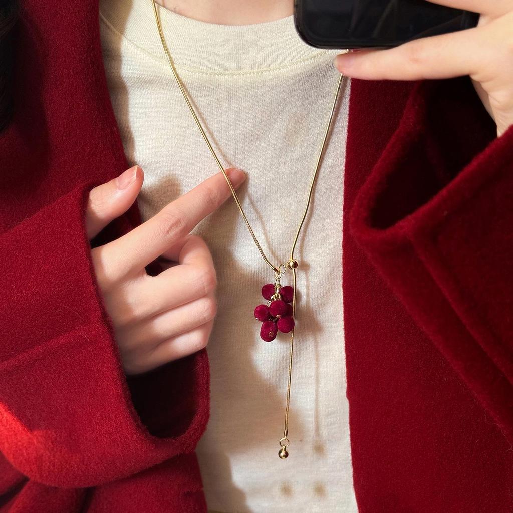 Luxurious Flocked Tassel Necklace: Sweater Chain & Autumn/Winter Fashion Accessory