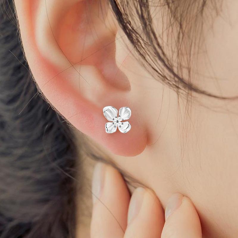 925 Silver Flower Stud Earrings for Girls Korean Screw Ear Bone Nail Ladies Piercing Jewelry Lily Design