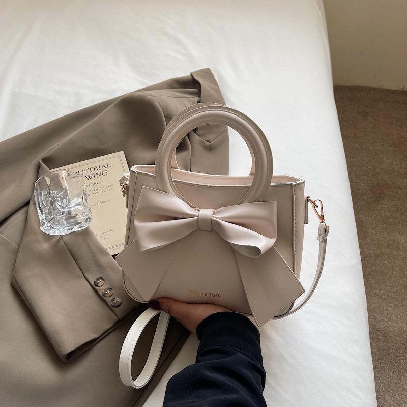 Simple Commuter Women's Bag 2025 New Trendy High-quality Texture Retro Bow Portable Shoulder Messenger Bag