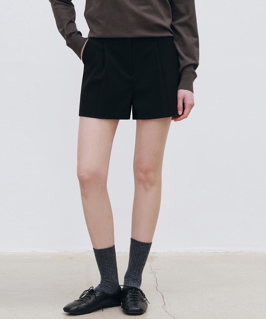 LOEIL Minimal Pintuck Bermuda Pants - Black