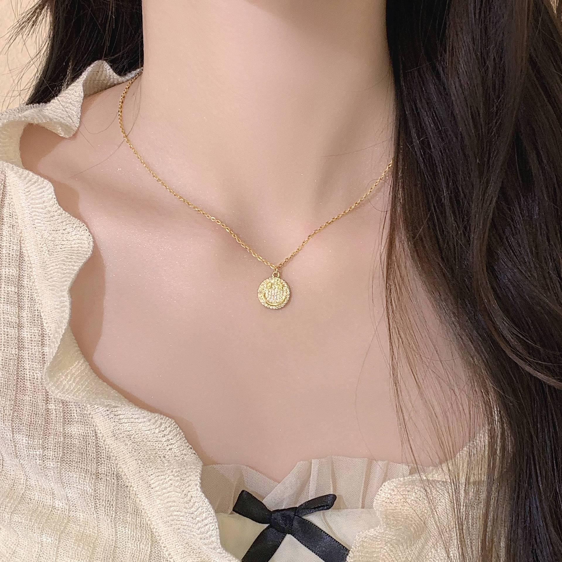 Japanese & Korean Zircon-Inlaid Clavicle Necklace – Simple, Versatile, Light Luxury Choker for Women
