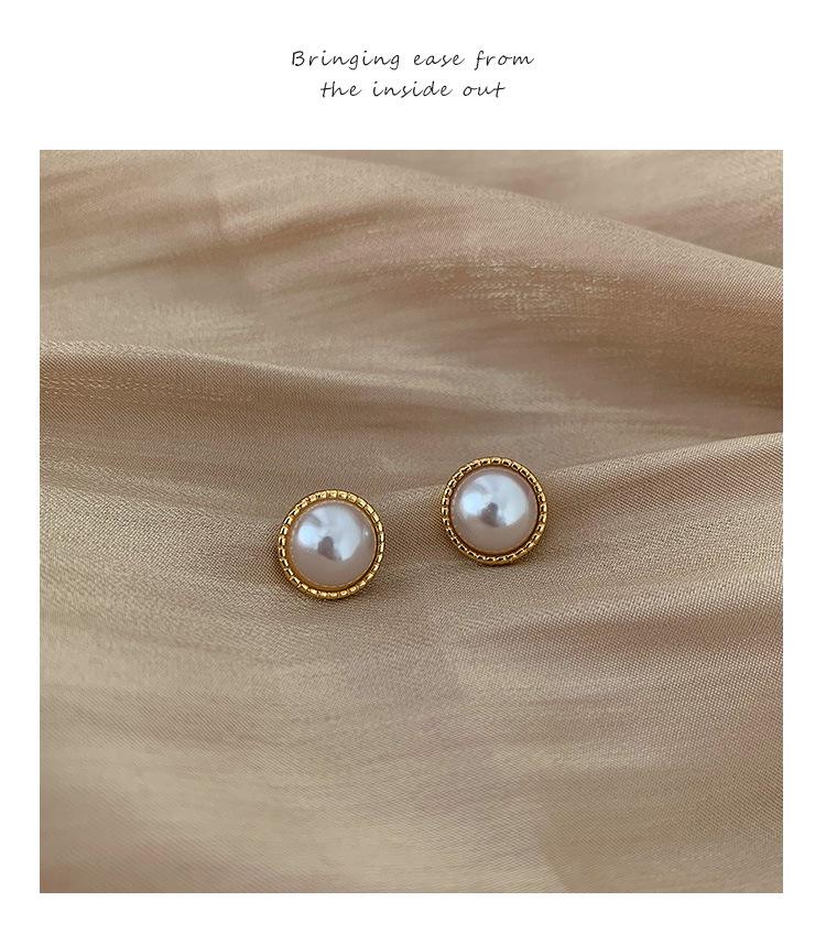 Korean Design Elegant Simulated Pearl Big Round Clip On Earrings Non Pierced Baroque Pearl Ear Clips for Women Jewelry