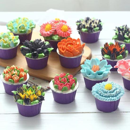 Spritzbeutel-Tüllen Russische Kuchen-Dekorier-Tüllen Set Edelstahl Blumige Kuchen-Dekorationswerkzeuge für Hochzeit Geburtstag Desserts Kekse Spritzbecher