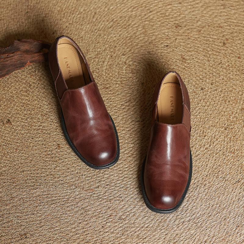 

Женская мода обувь Четыре сезона Круглый носок Нескользящая Мягкая подошва Большой размер Низкий каблук Круглый носок Глубокий вырез Кожаные Туфли-лодочки Маленькие кожаные туфли 40 коричневый