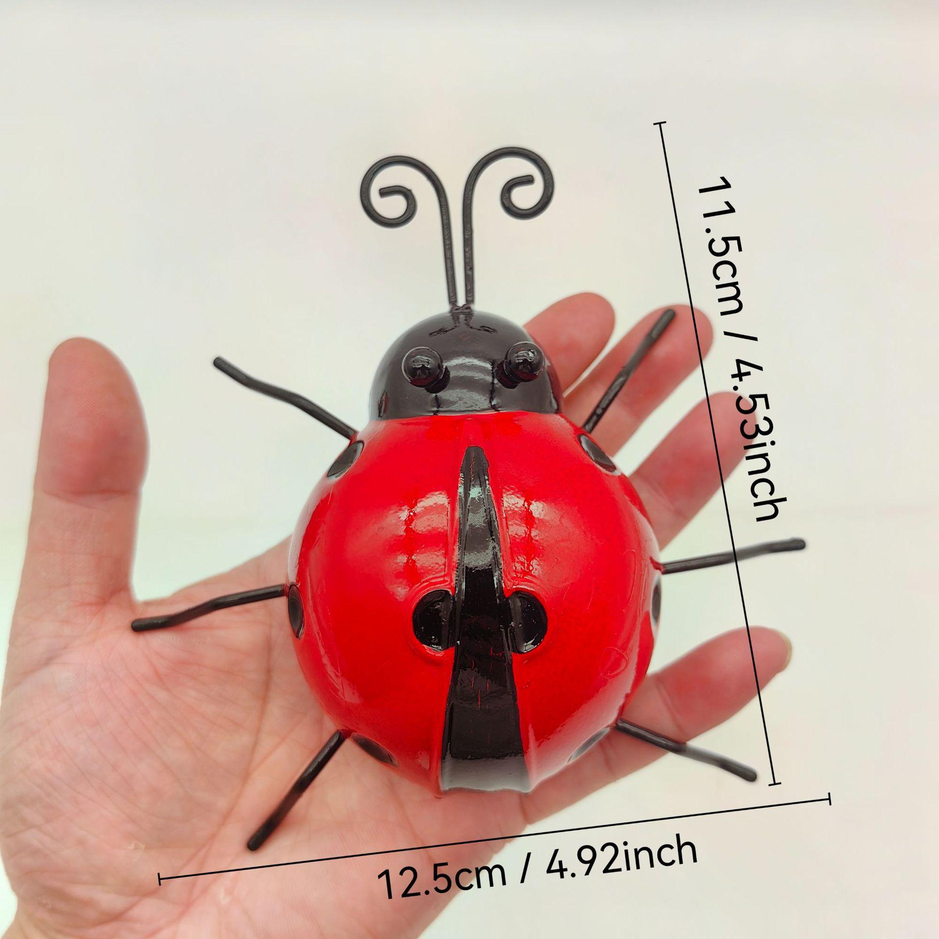 

1PC Garden Sculpture Wall Metal Ladybug, Courtyard Hanging Decoration Ladybug Wall Decoration, Iron Ladybug Ornament червоний