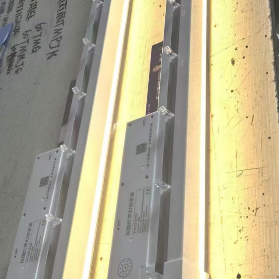 Smarter Elektrischer Vorhangmotor mit verstellbarer Lampe für Wohnzimmer, Balkon oder Schlafzimmer - Nordische Verdunkelungsvorhänge