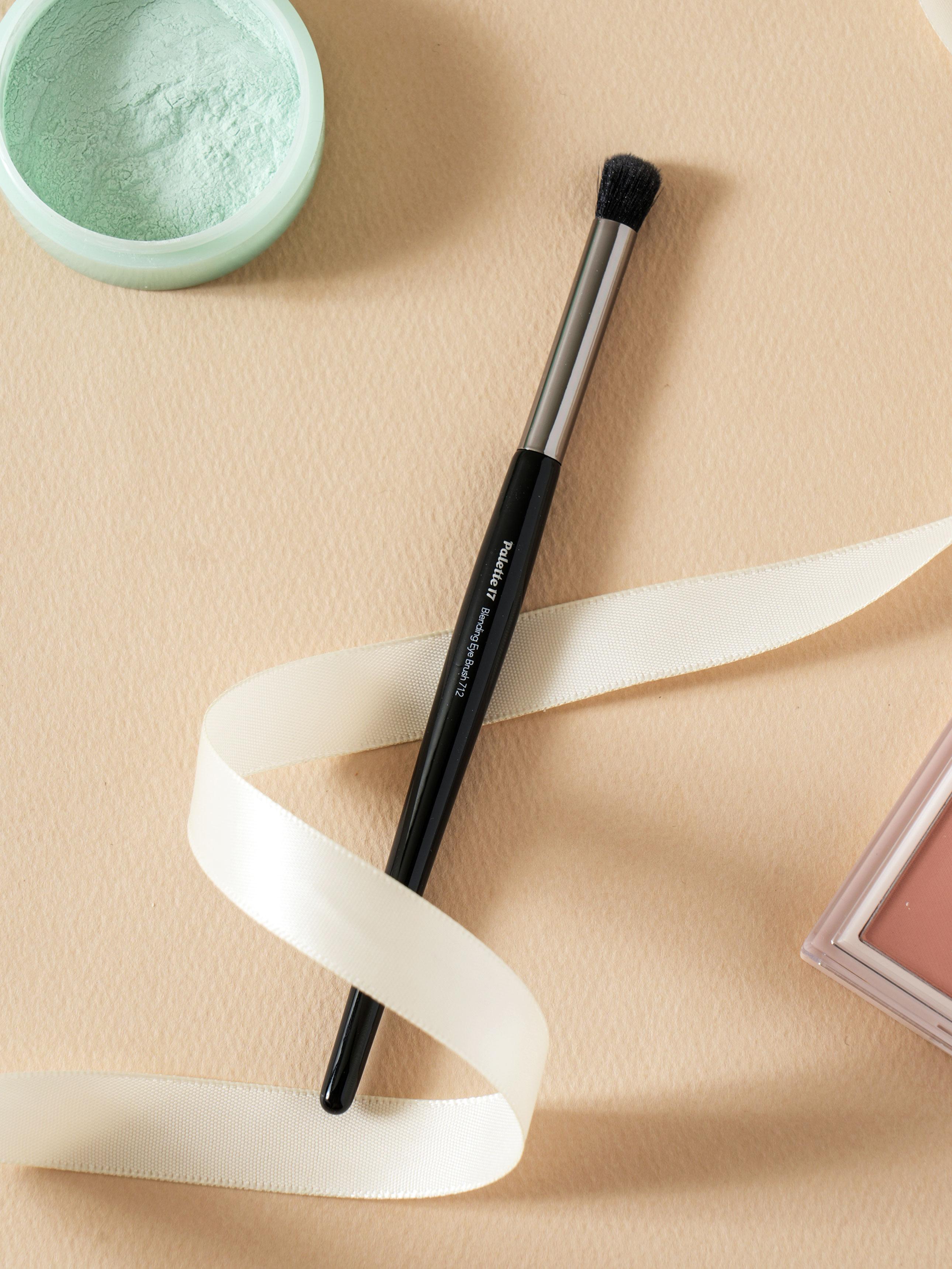 

Palette 17 Blending Eye Brush 1ea