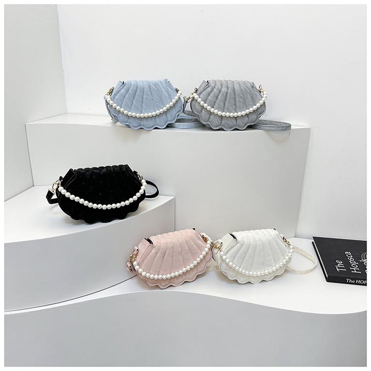 Süße Einfache Klappschalen-Umhängetaschen für Damen Tragbare Damen-Crossbody-Tasche Einfarbige Damen-Perlenketten-Handtaschen Geldbörse