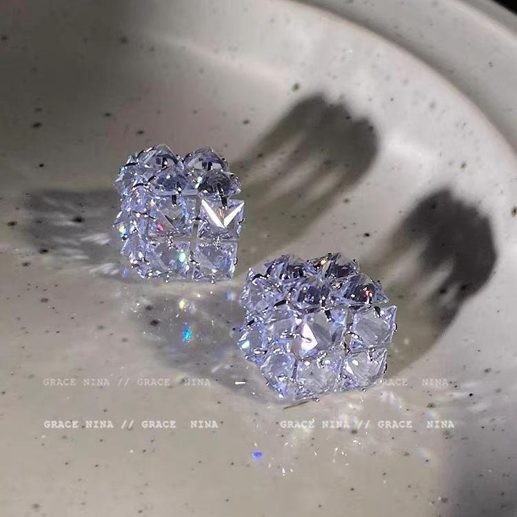 Delicate Square Rhinestone Stud Earrings for Women Shiny Cube Crystal Stud Earrings Fashion Wedding Date Jewelry Birthday Gifts