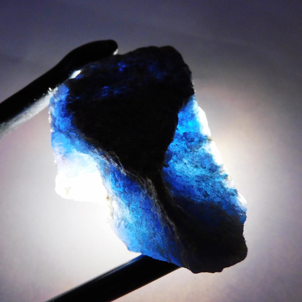 Blue Sapphire Rough 110.85 Ct Natural Uncut Rough Loose Gemstone CERTIFIED