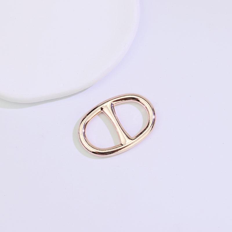 

Роскошная шелковая пряжка для шарфа и шали: Элегантные аксессуары с D-кольцом и узлом