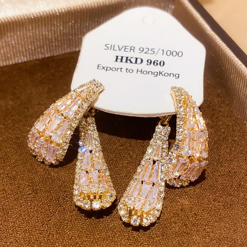 Orecchini Vintage a Forma di Pera con Perle e Intarsi di Diamanti - Stile Retrò, Lusso Leggero, Design di Alta Gamma