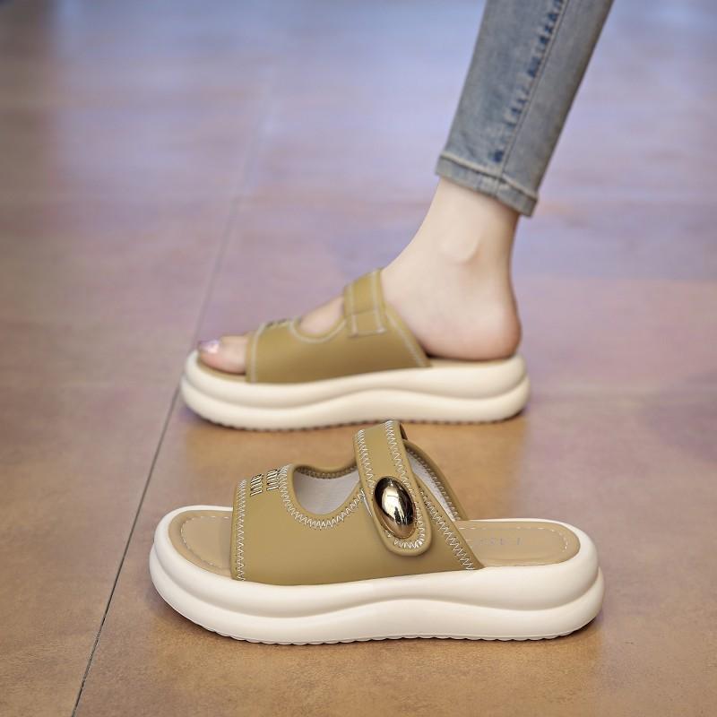 Thick-bottomed cool slippers for women's 2025 summer wear new high-end sense of beauty, heightening letters, one-word beach sandals