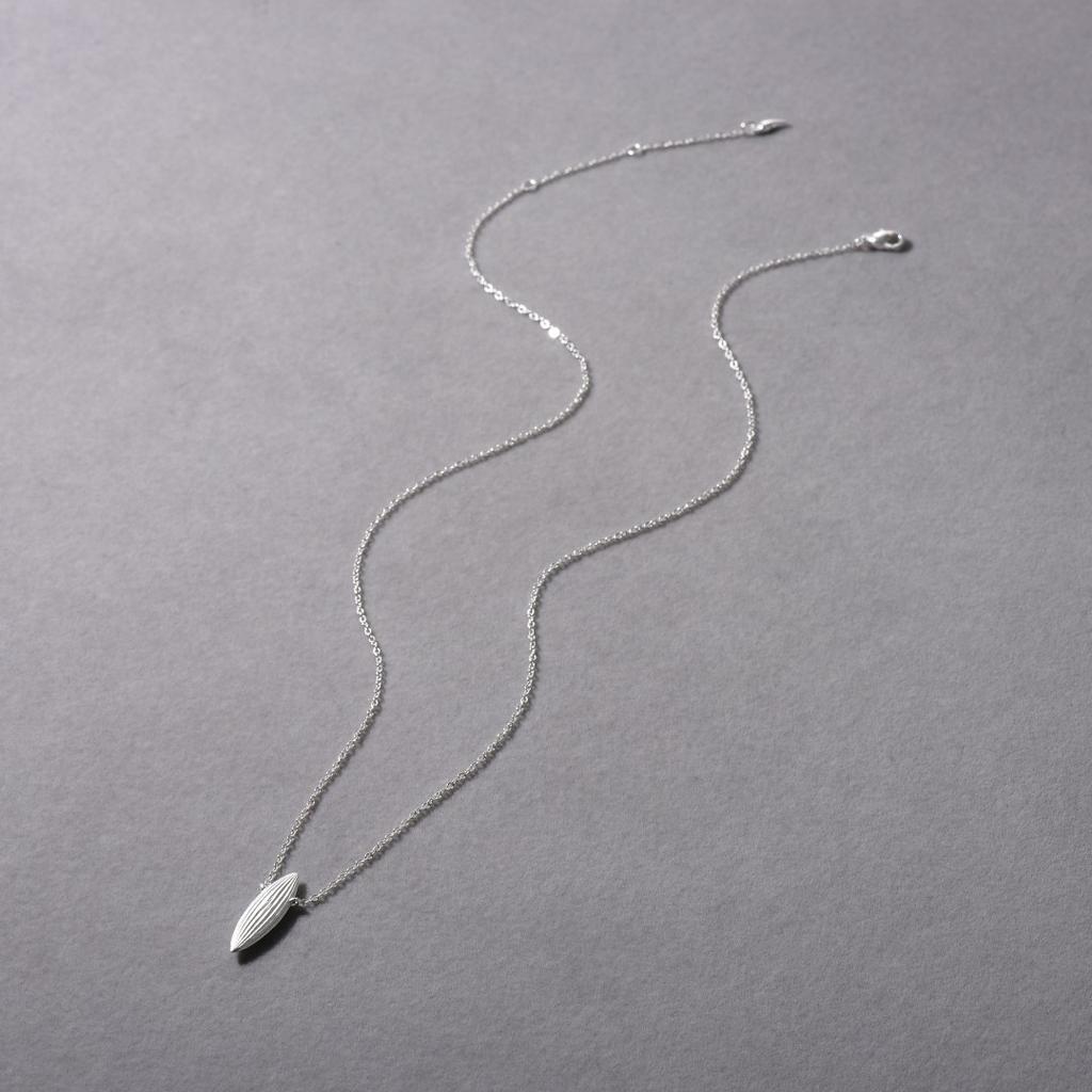 Personalized Simple Copper-Plated Platinum Rhombus Melon Seed Pendant Collarbone Chain Niche Cold Wind Trend Temperament Necklace