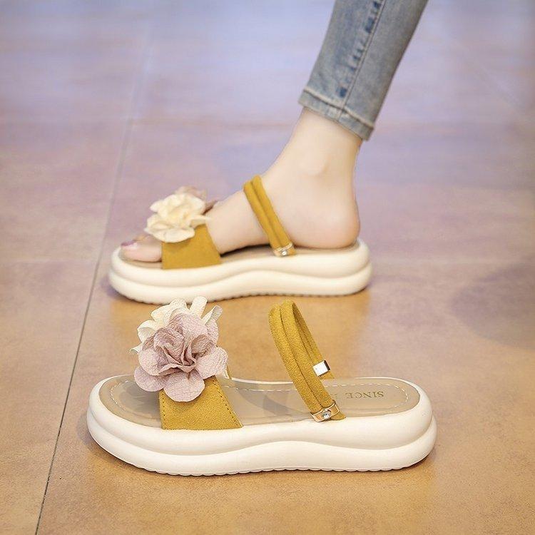 Flower Platform Slippers Women's Wear 2025 New Summer Versatile Women's Flat Bottom Non-slip Student Fashion Beach Sandals