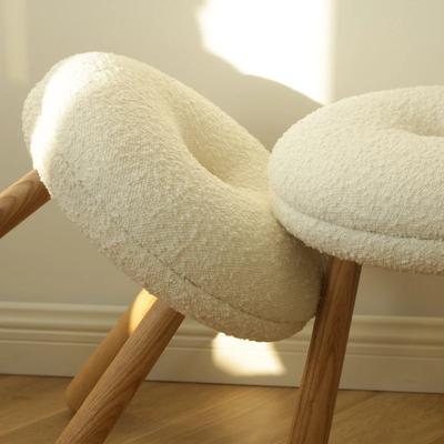 Minimalist Donut Shaped Makeup Chair White Ash Wood Vanity Stool with Soft Lamb Fleece Cushion Modern Bedroom High-Resilience Fo