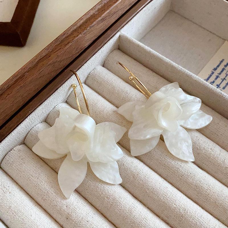 ZAKOL Nye Trendy Hvite Grønne Brune Resin Blomster Hoop Øredobber For Kvinner Mote Zirkon Statement Øredobber Engros