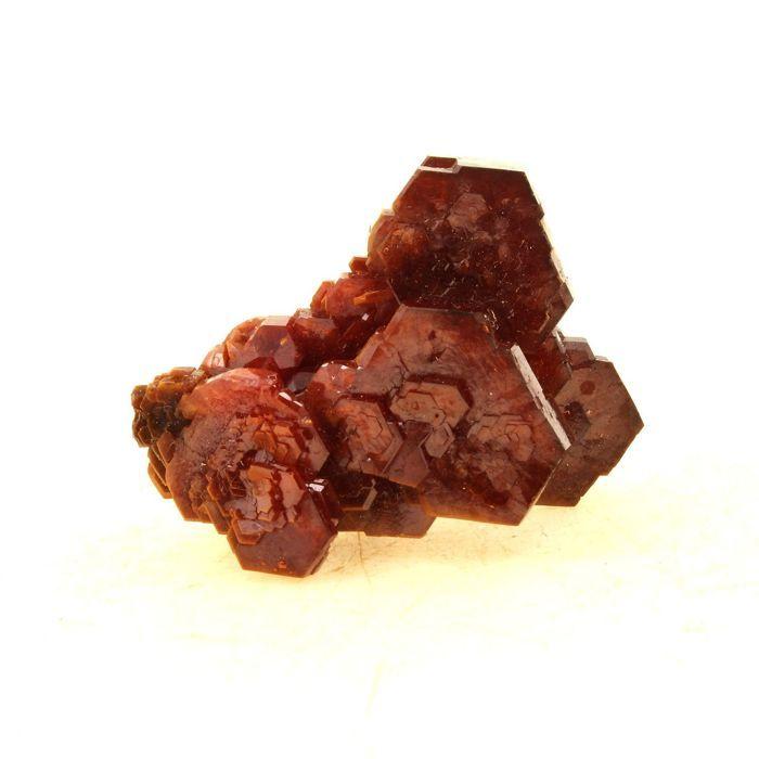 Pierres et Minéraux. Vanadinite. 68.0 ct. Mibladen Mining District, Midelt, Maroc.