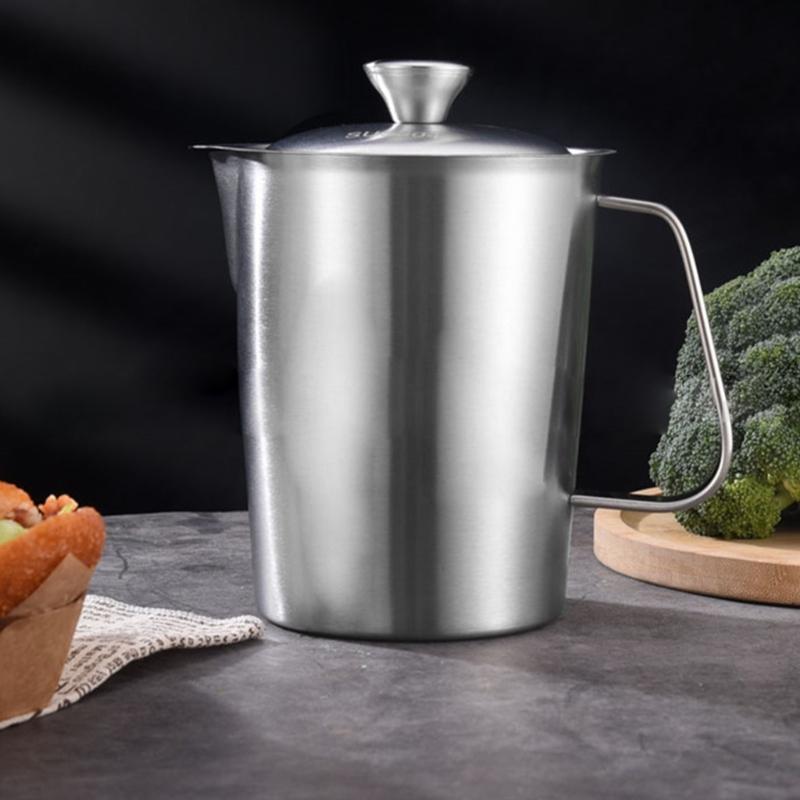 Professional Coffee Milk Jugs 4 Size 500ml 1000ml 1500ml 2000ml Locking Lid Design Durable Nonrust Steel Measuring Cup