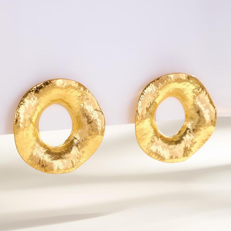 Metal Earrings for Women's High-end Sense, Large Circle, Exaggerated Style, Personalized Simple Design Sense, Fashionable Earrings.
