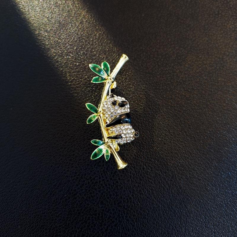 Chinese Style Panda Bamboo Brooch High-End Niche Animal Brooch Anti-Light Diamond Pin Clothing Accessories