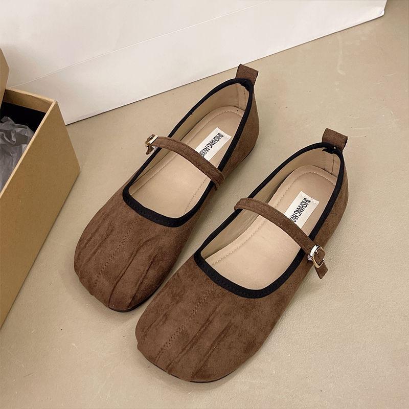 French soft-soled beanie shoes girl 2025 spring and autumn new comfortable fairy wind shallow mouth flat shoes one-word buckle strap single shoes