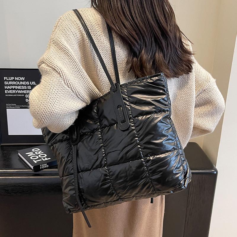 IELGY All-Match Fashion Large-Capacity One-Shoulder Casual Commuter Tote Bag