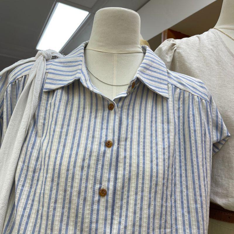 Summer New Women's Small Flying Sleeve Striped Shirt High-end Small Fresh Loose Shirt