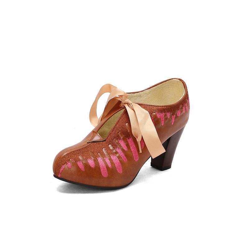 Women's high-heeled single shoes are comfortable and versatile thick-heeled large-size low-top shoes.