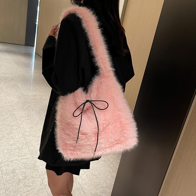 2025 New Large-capacity Autumn and Winter Plush Tote Bag Women's High-end Commuting Shoulder Bag Lamb Wool Bag