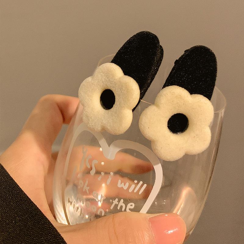 Romanee Manor - French Retro Black Velvet Floral Hairpin for Women, Elegant Side Clip for Bangs