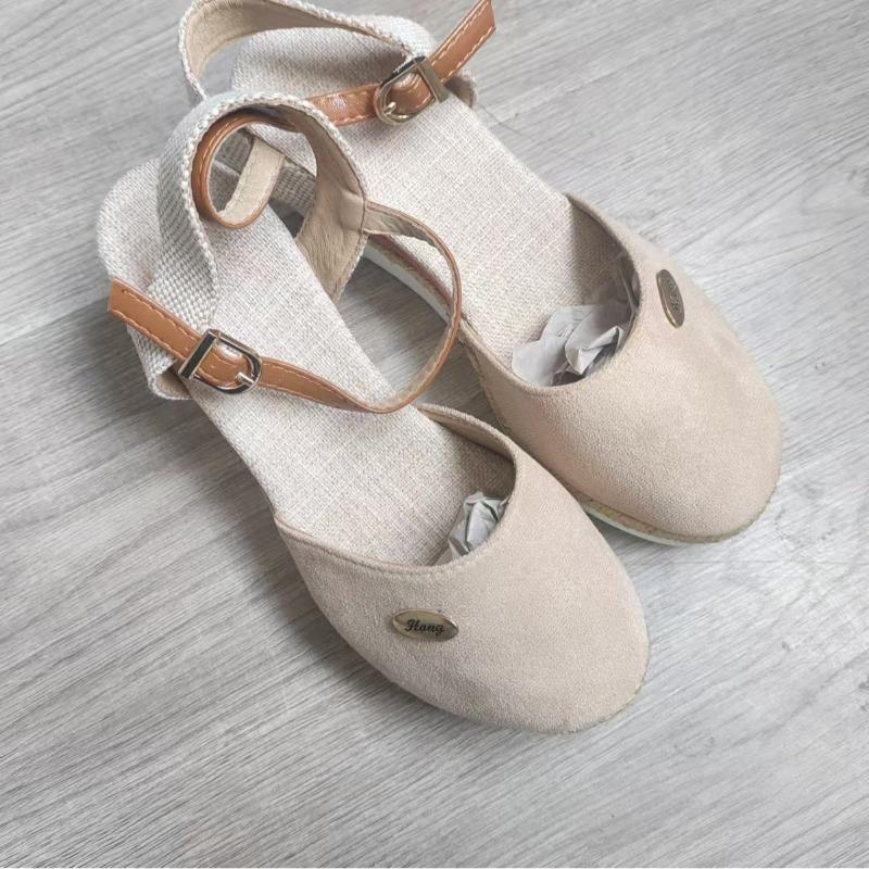 A New Style of Large-sized Women's Shoes with A One-shoulder Wedge Heel and A Fashionable Flip-top