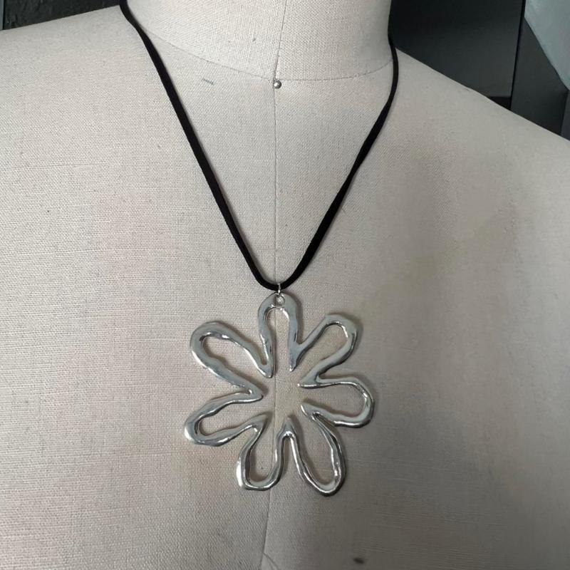Star Flower Pendant Necklace Sweet Cool Clavicle Chain Necklace Fashion Jewelry