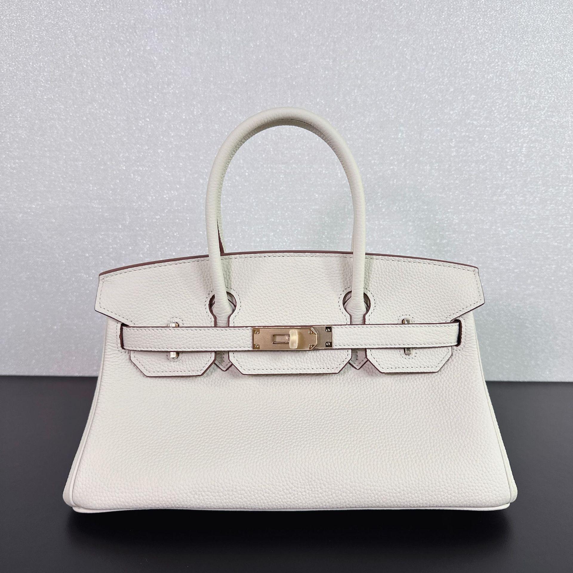 

New Arrival Togo Top Layer Cowhide Waist Bag Metal Chain High-Grade Real Leather Metal Buckle Simple Shoulder Bag Women s 30x25x16cm белый