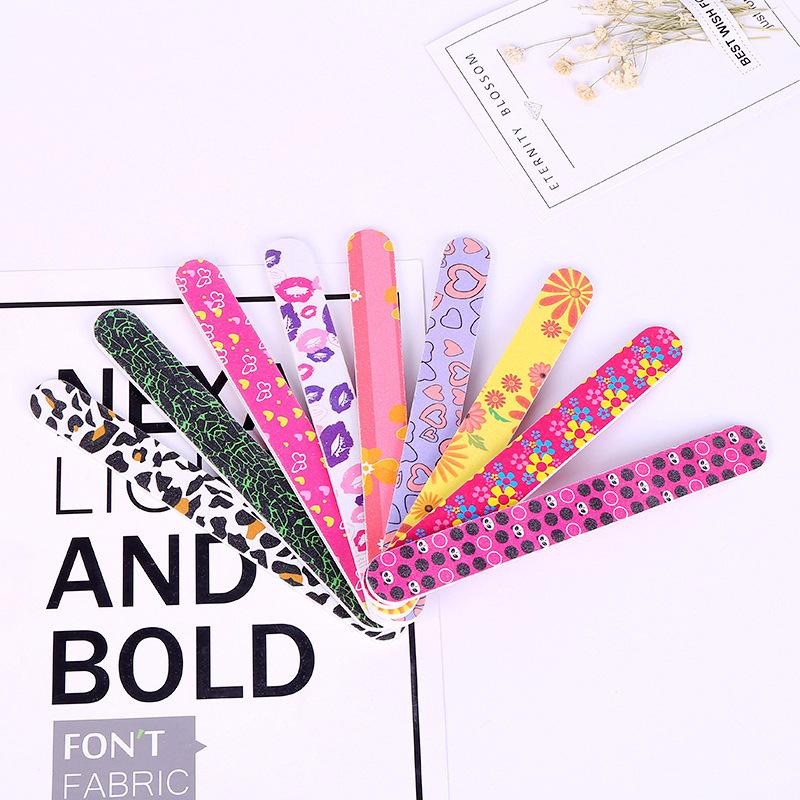 

Набор для ухода за ногтями: полировальные полоски, печатные пилочки для ногтей, длинные прямые инструменты, двухсторонние полоски и пилочки для снятия лака.