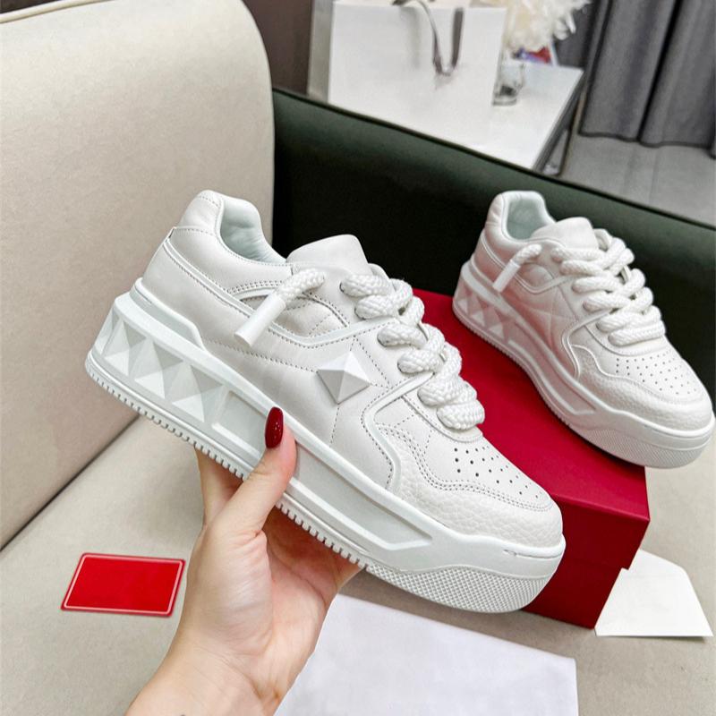 Fashion Women Sneakers Solid Color Fashion Designer Casual Shoes Platform Lace Up Vulcanize Shoes Luxury Walking Running Shoes for Women