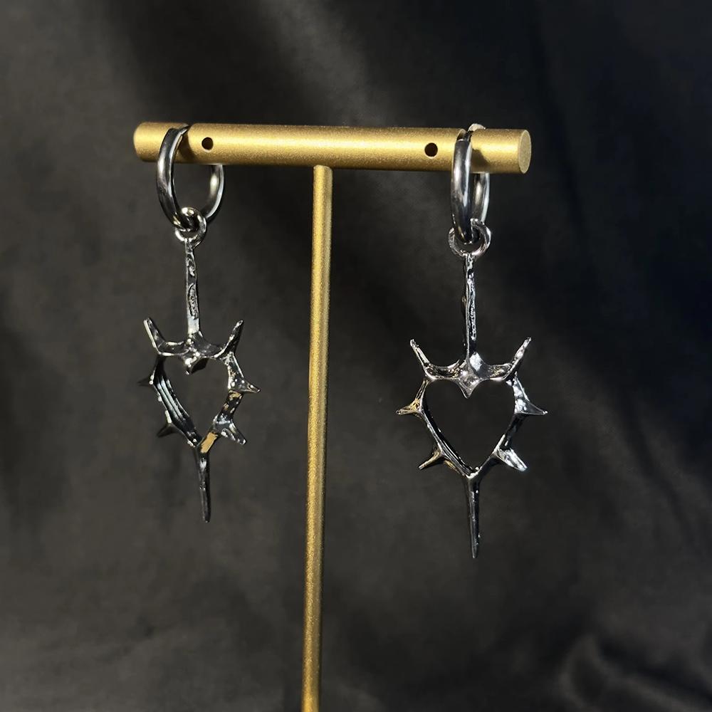 2 szt. Kolczyki kółka z wisiorkiem w kształcie serca z pustymi kolcami w stylu Punk Rock dla Kobiet Mężczyzn, Modne Kolczyki z Nitami i Kolcami dla Zakochanych