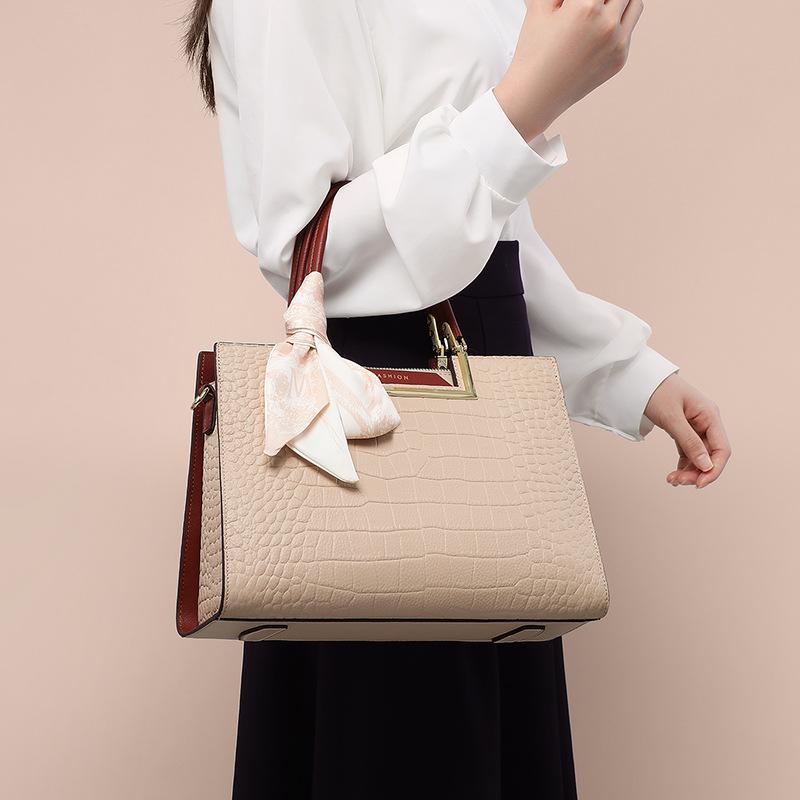 

Bag Female Bridal Bag Wedding Bag Crossbody Premium Sense Portable Atmospheric Crossbody One Shoulder Handbag абрикосовий