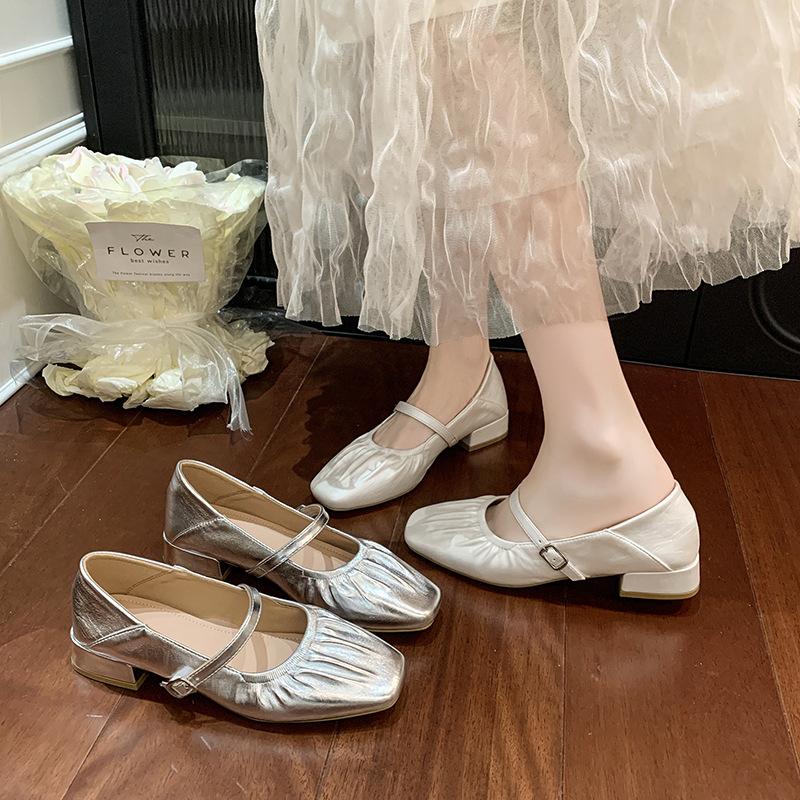 Französische Mary Jane Schuhe mit eckiger Spitze Damen 2025 neuer Sommer mit Rock sanfte kleine Lederschuhe vielseitige Schuhe mit dickem Absatz
