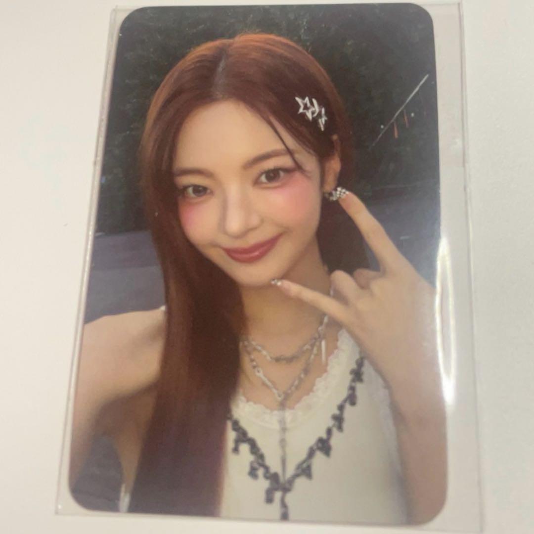 

[USED] Itzy Leah GOLD Aladin Limited Pre-order Bonus Trading Card