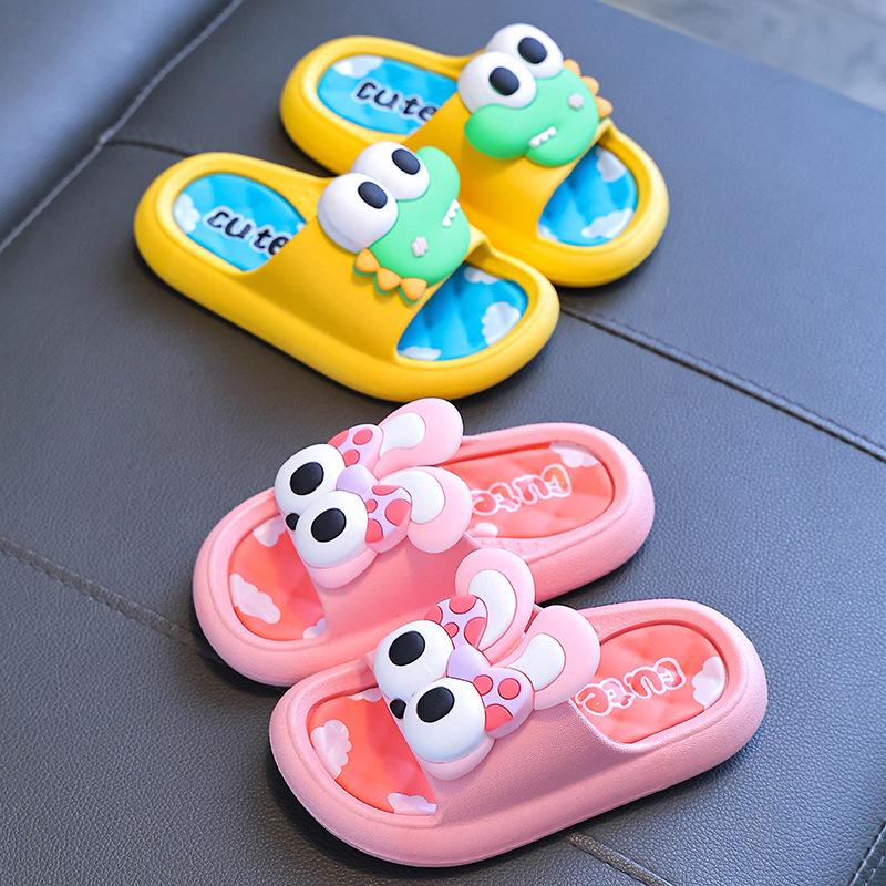 Sommartofflor med halkfria mjuka sulor för pojkar och flickor – inomhus och på stranden, finns i föräldra- och barnstorlekar