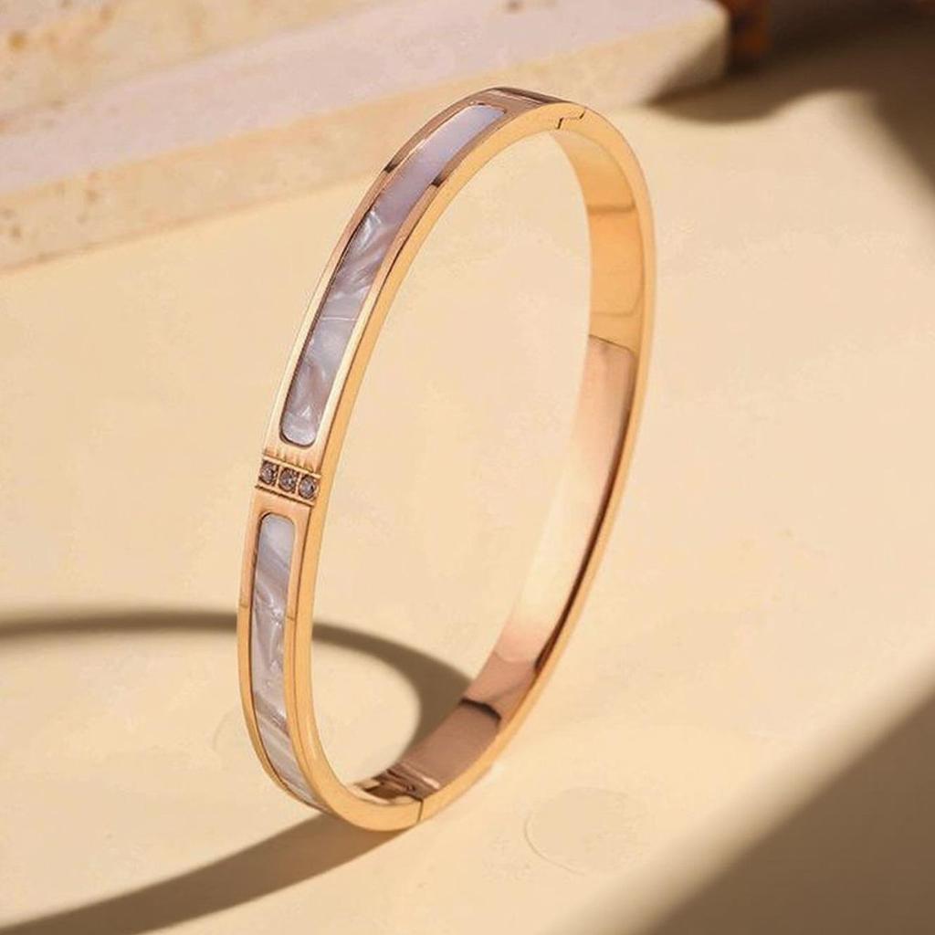 Rose Gold Titanium Steel Bracelet for Women - Non-fading, Stainless, with Three Diamonds, Simple & Fashionable Design.
