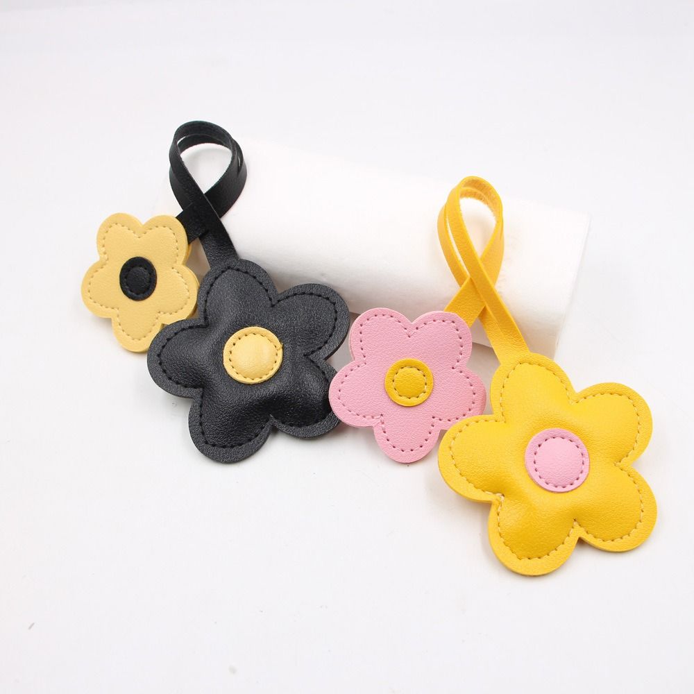Contrasting Sunflower Bag Pendant PU Leather Bag Pendant Five Petal Flower Keychain Car Accessory